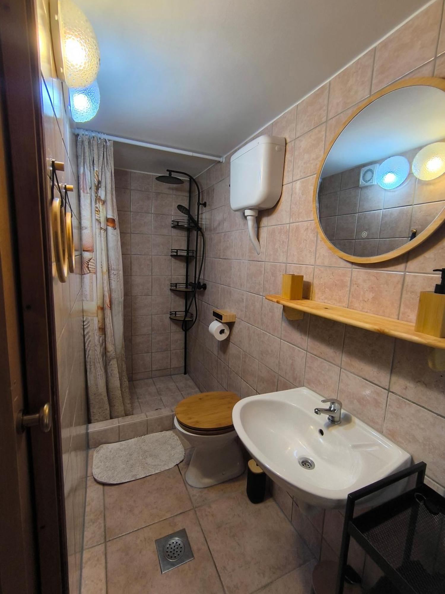 Little Gem Apartment Banjole Ngoại thất bức ảnh
